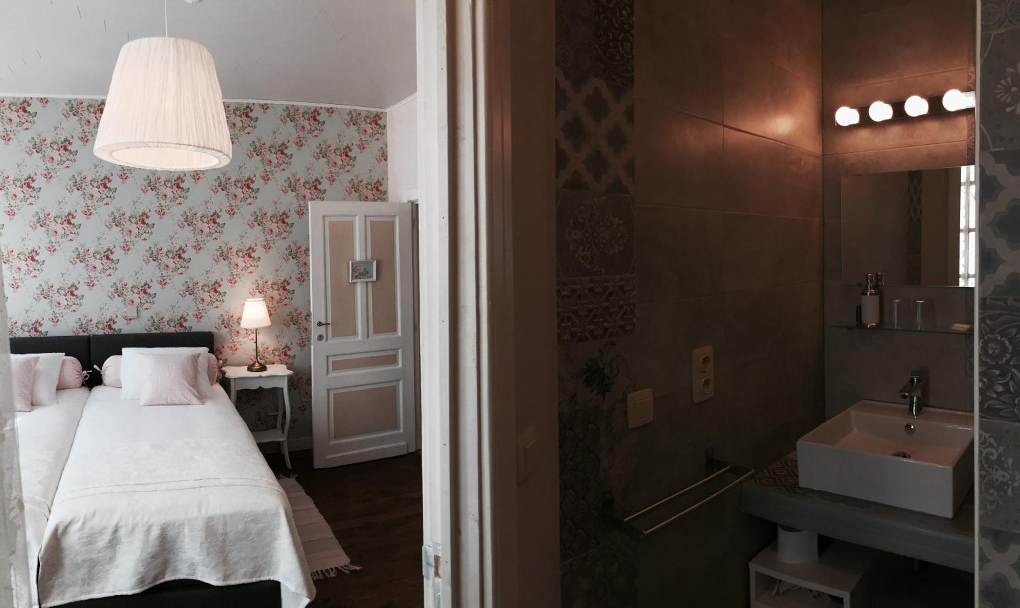 B&b-fine Fleur Bed & Breakfast
